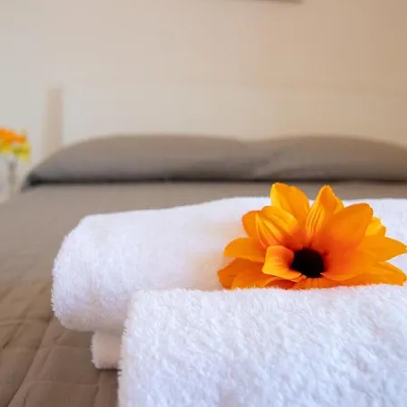 -cavour 8- 3 With Views - Near The Tower Apartment *