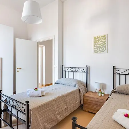 -cavour 8- 3 With Views - Near The Tower Apartment Pisa