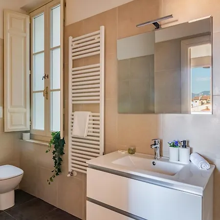 -cavour 8- 3 With Views - Near The Tower Apartment Pisa