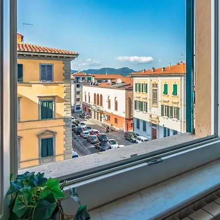 -cavour 8- 3 With Views - Near The Tower Apartament *