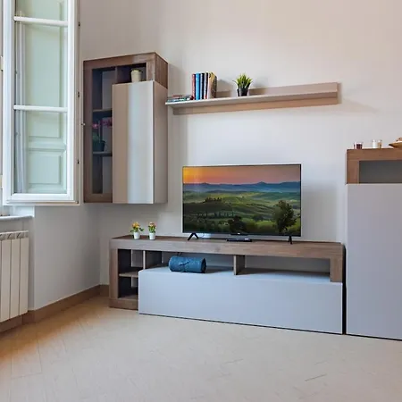 Apartament -cavour 8- 3 With Views - Near The Tower *
