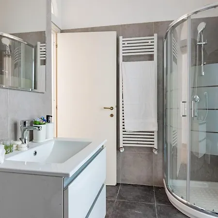 -cavour 8- 3 With Views - Near The Tower *